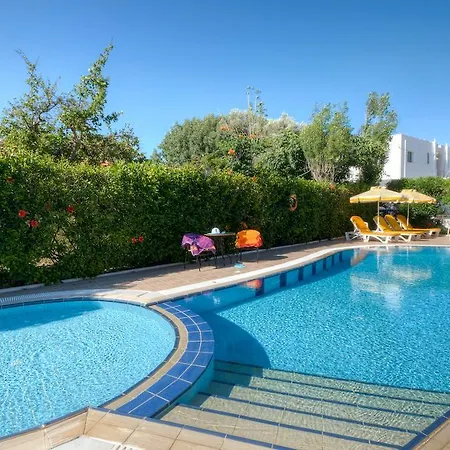 Antomar And Studios Aparthotel 3*