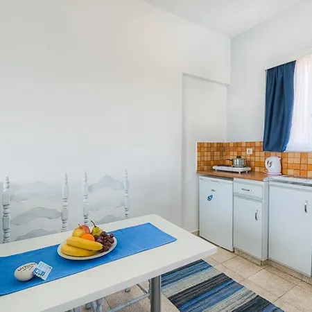 Antomar And Studios Aparthotel